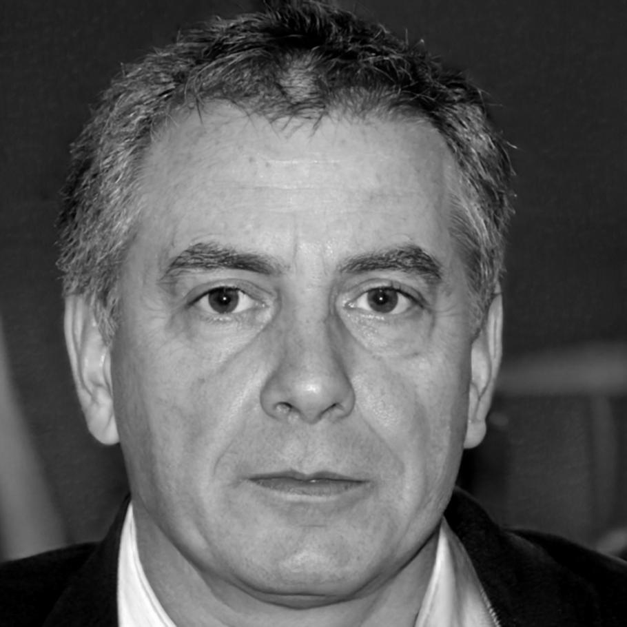 Ritratto di Efisio Cao, docente framework moderni